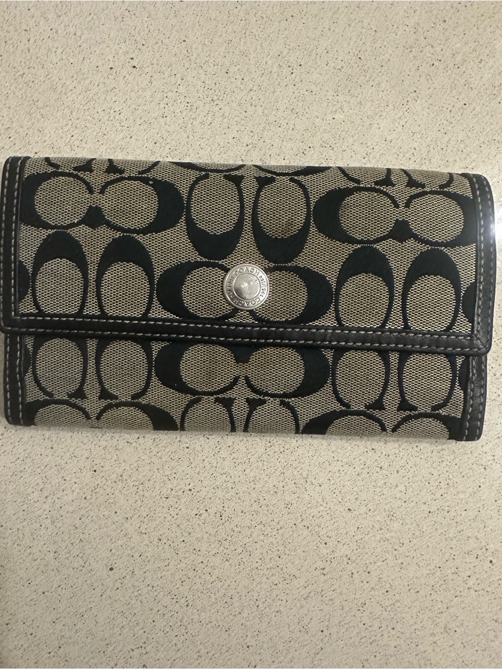 Coach Signature C Long Wallet – Black/Tan
